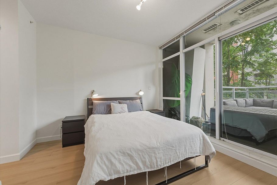 303 100 E Esplanade North Vancouver, BC - 12