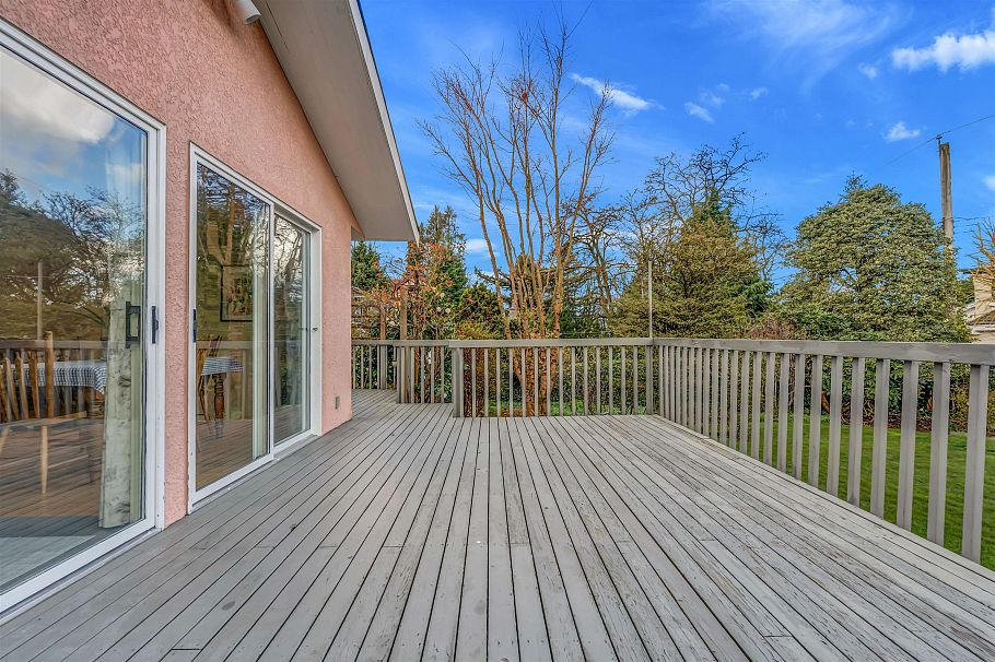 1549 W 33 Avenue Vancouver, BC - 23
