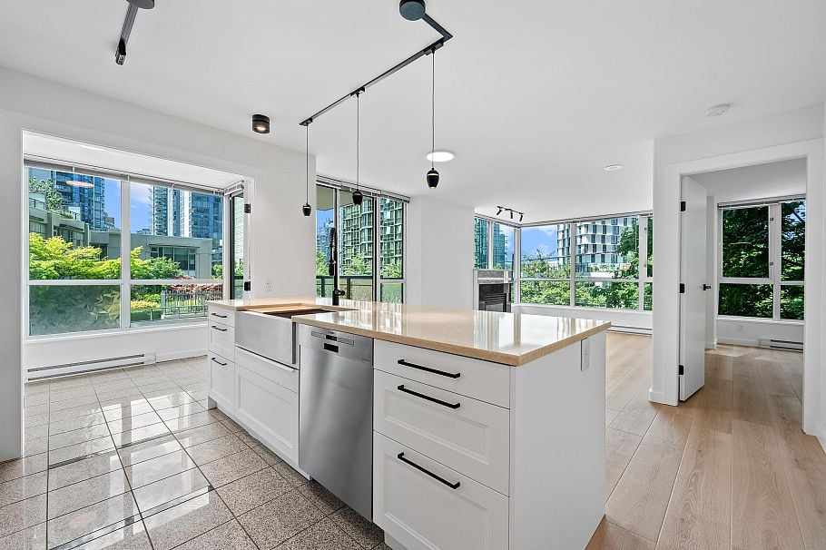 305 1328 W Pender Street Vancouver, BC - 29