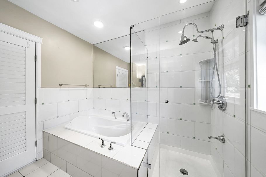 230 W 22nd Street North Vancouver, BC - 19