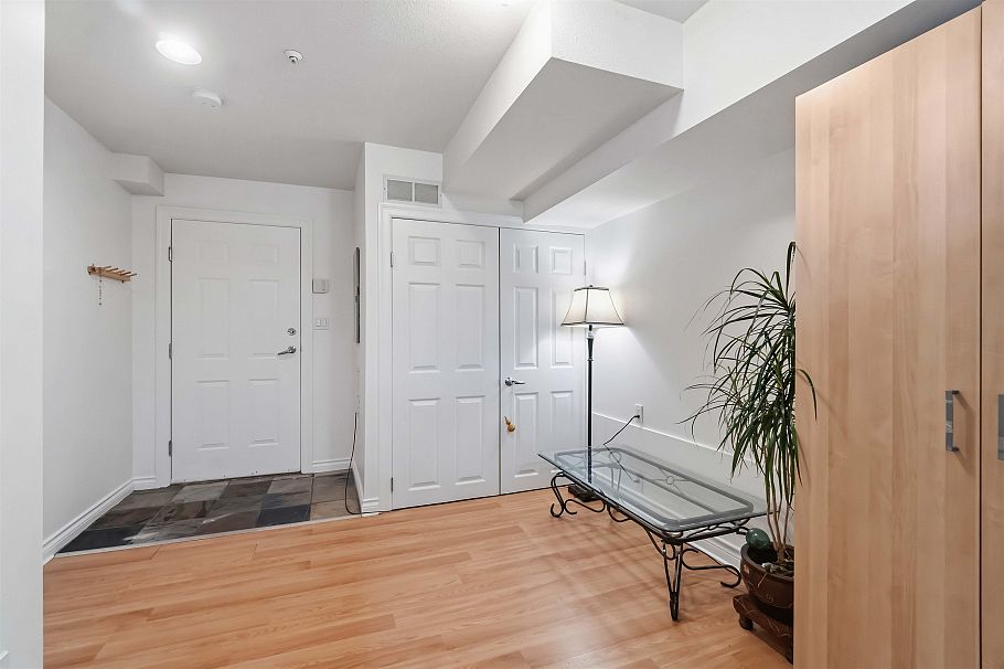 8433 Jellicoe Street Vancouver, BC - 23