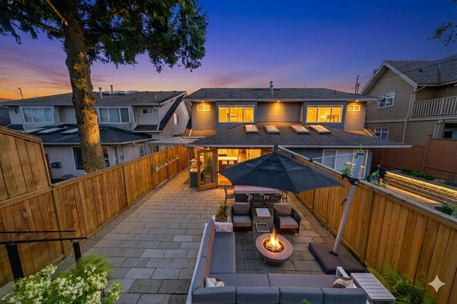 308 E 6th Street North Vancouver, BC - 2
