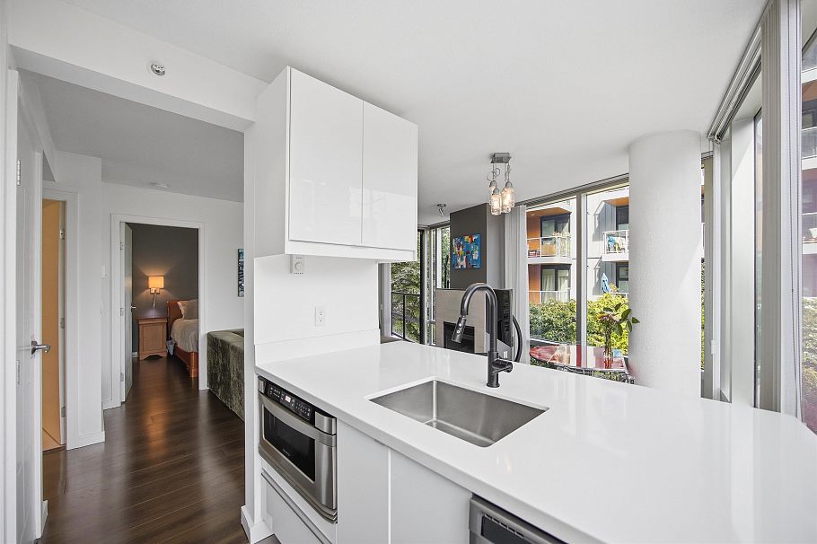 208 1003 Burnaby Street Vancouver, BC - 5