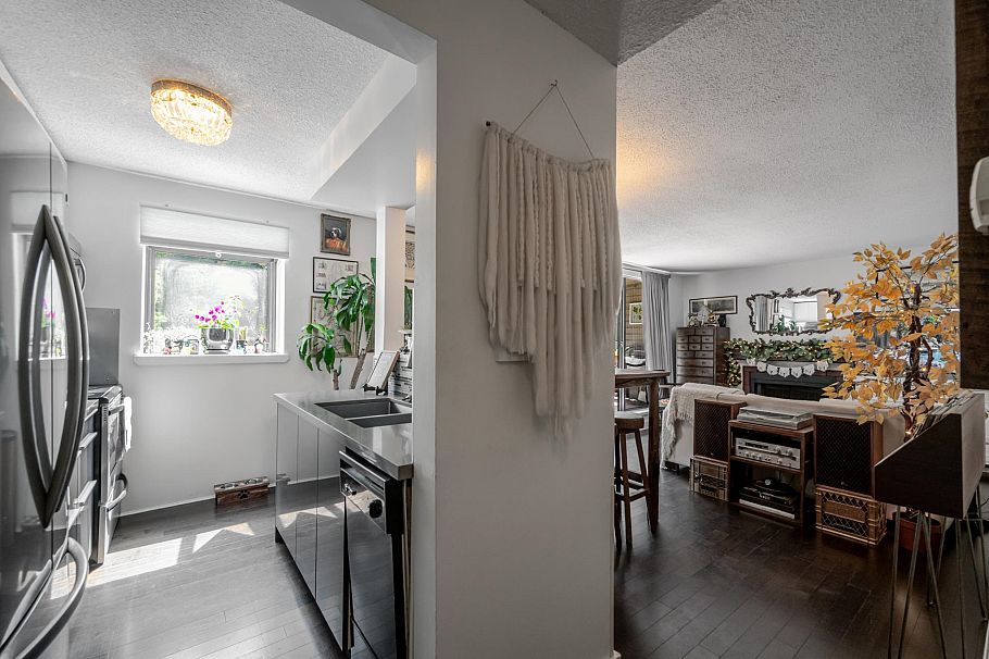 101 1875 W 8th Avenue Vancouver, BC - 8