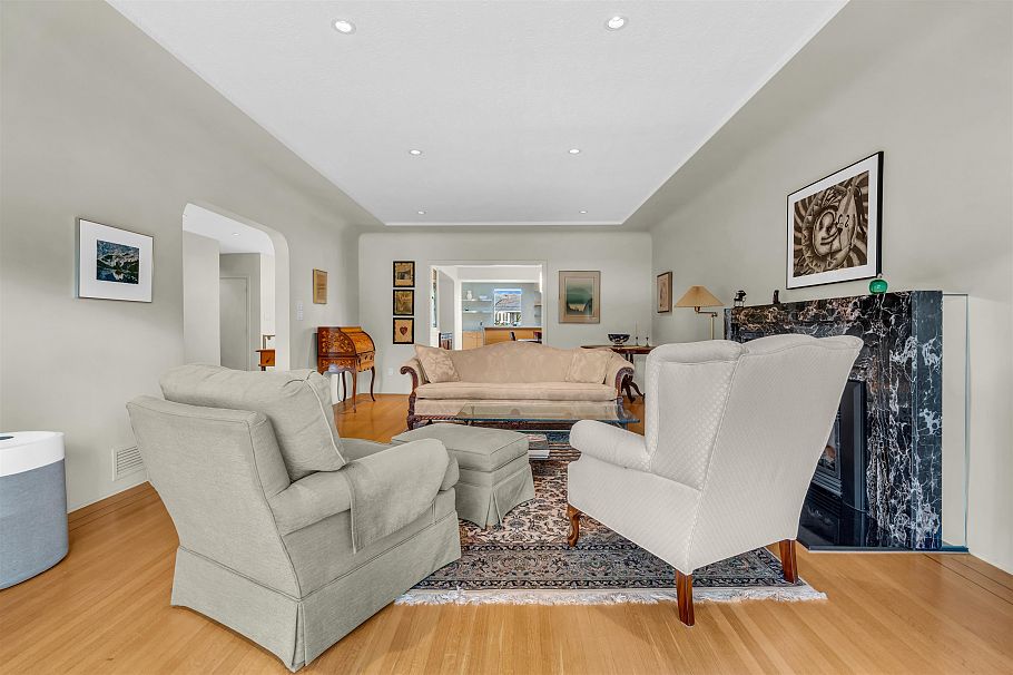 1549 W 33 Avenue Vancouver, BC - 6