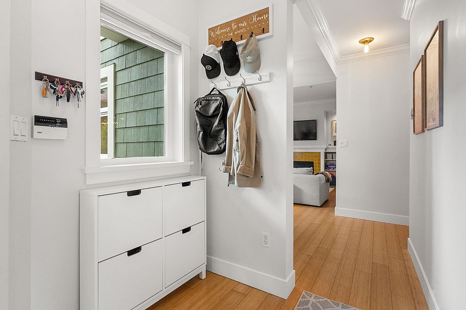357 W 11th Avenue Vancouver, BC - 8