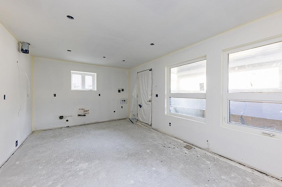 258 E 21st Street North Vancouver, BC - 20