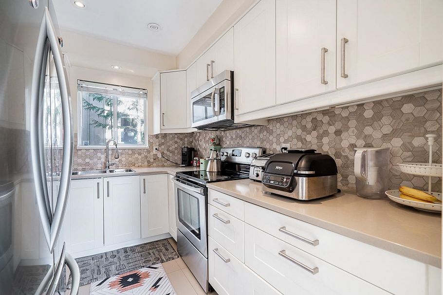 42 900 W 17th Street North Vancouver, BC - 10