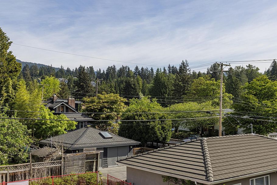 258 E 21st Street North Vancouver, BC - 36