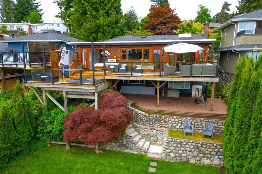 1185 Cloverley Street North Vancouver, BC - 32