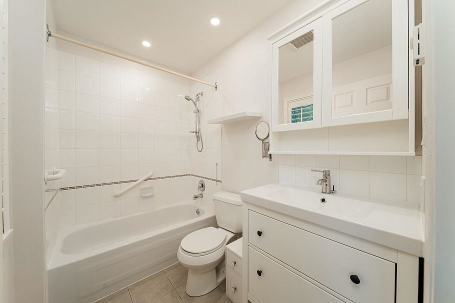 25 650 Roche Point Drive North Vancouver, BC - 21