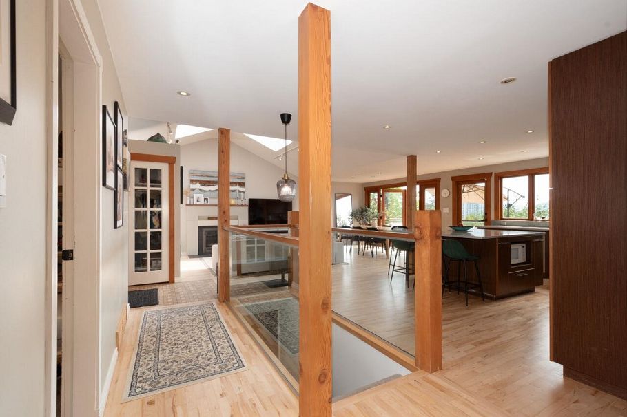 1185 Cloverley Street North Vancouver, BC - 21