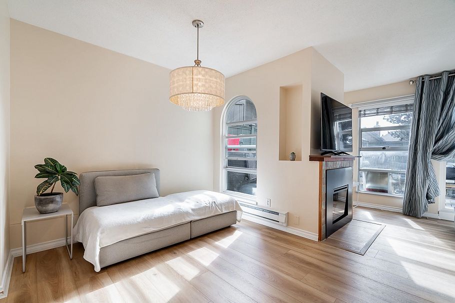42 900 W 17th Street North Vancouver, BC - 5
