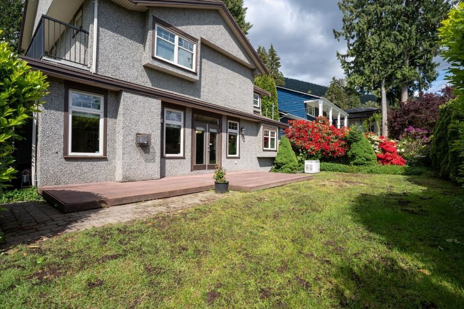 4986 Shirley Avenue North Vancouver, BC - 32