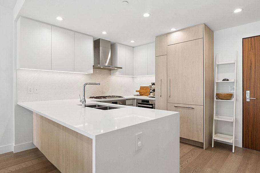 208 177 W 3rd Street North Vancouver, BC - 9