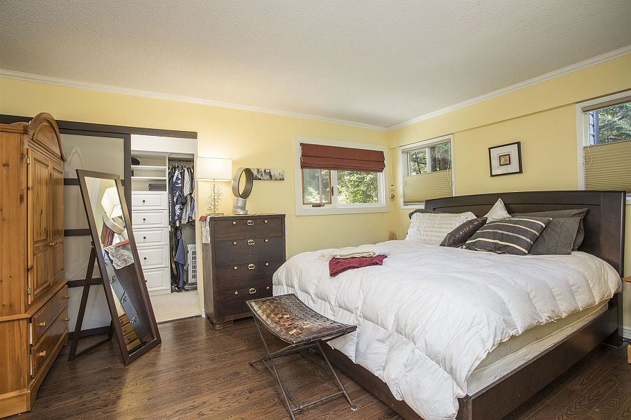 1989 Cedar Village Crescent North Vancouver, BC - 16