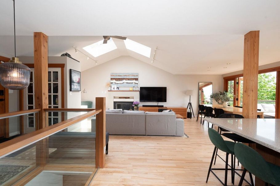 1185 Cloverley Street North Vancouver, BC - 4