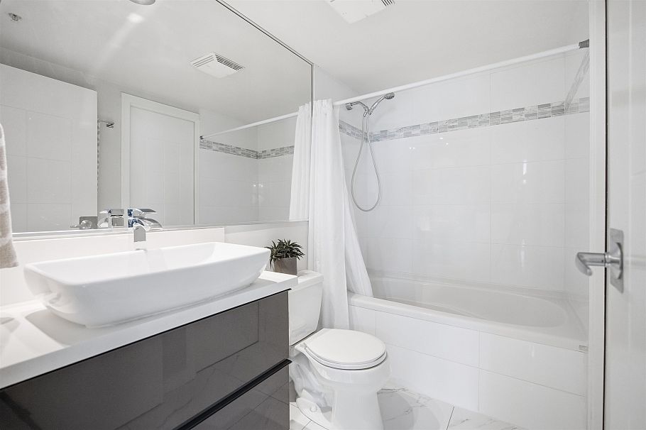 208 1003 Burnaby Street Vancouver, BC - 11