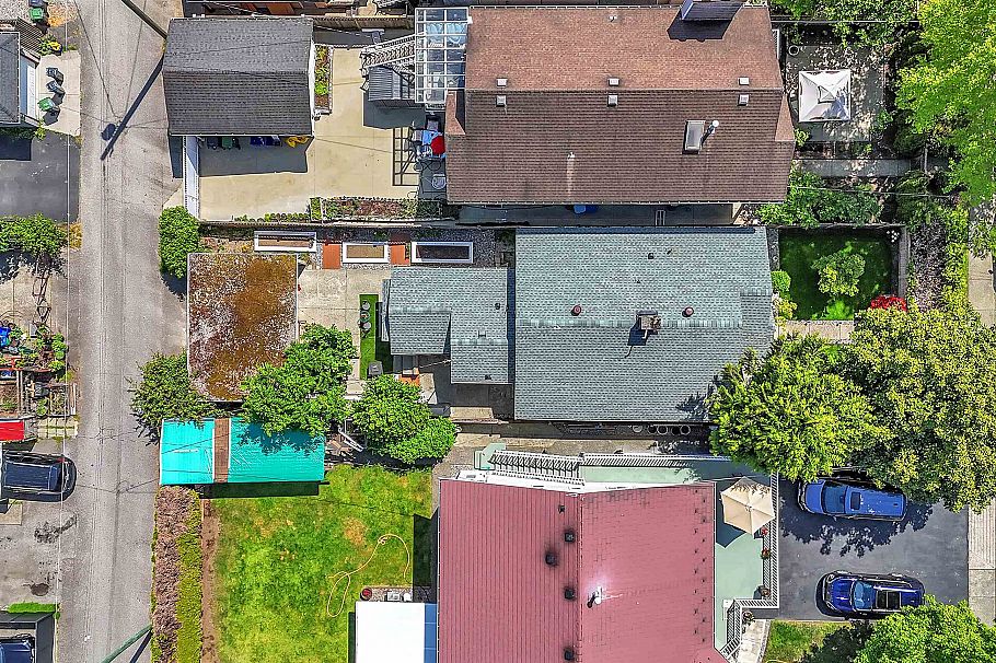 1698 Garden Avenue North Vancouver, BC - 23