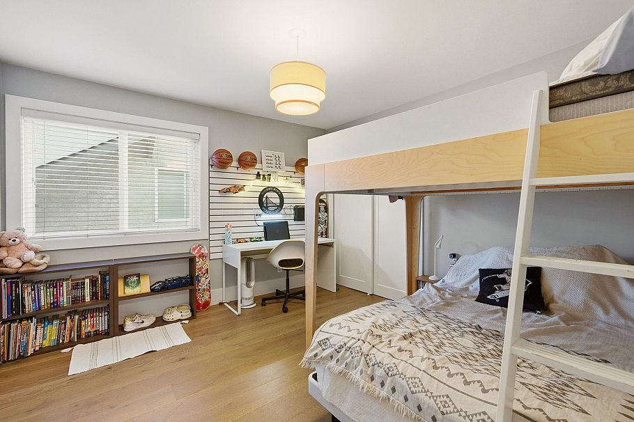 308 E 6th Street North Vancouver, BC - 30