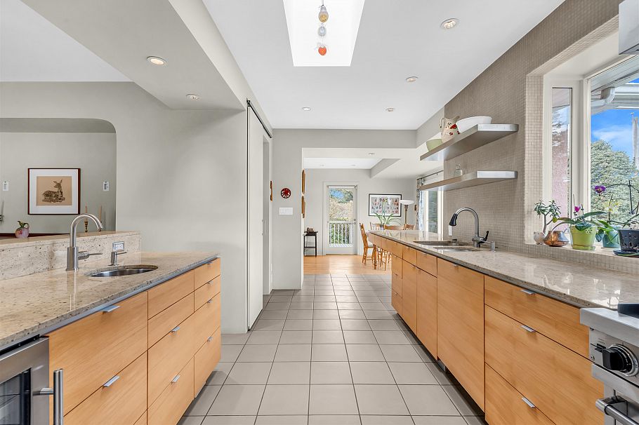 1549 W 33 Avenue Vancouver, BC - 4
