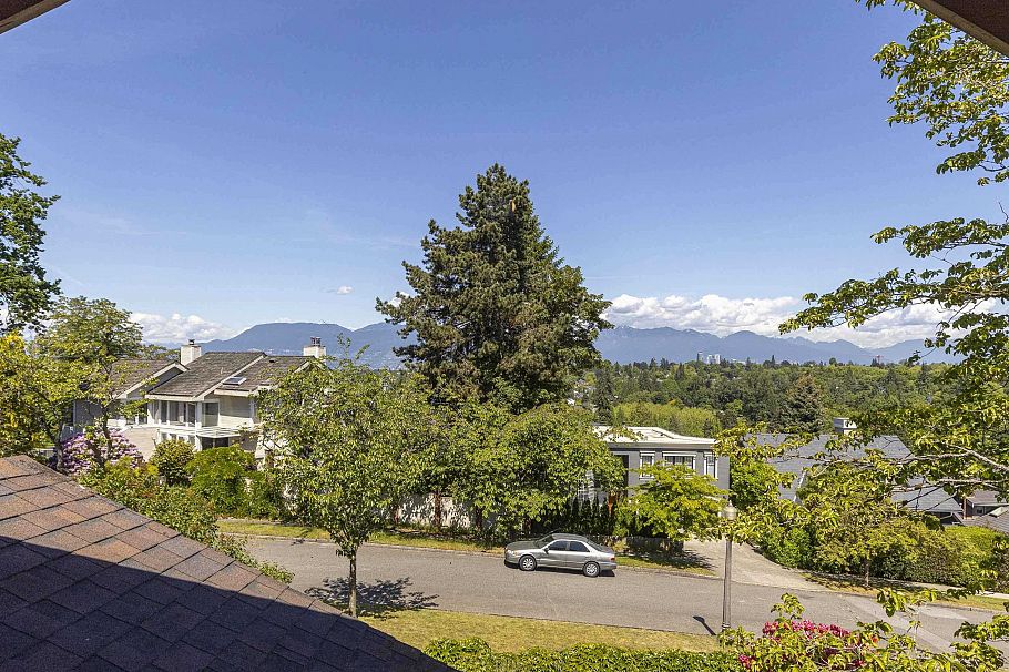 1986 W 35th Avenue Vancouver, BC - 32
