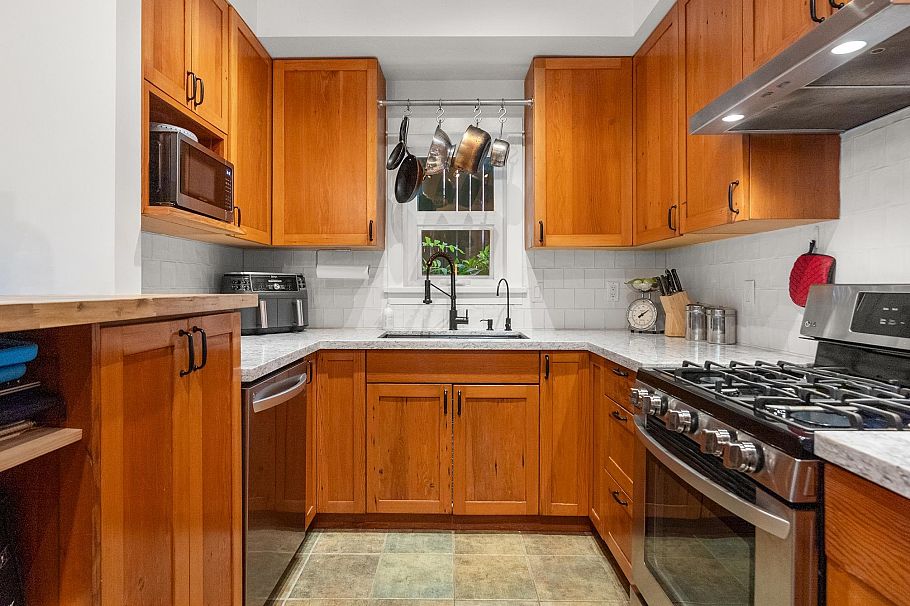 357 W 11th Avenue Vancouver, BC - 17