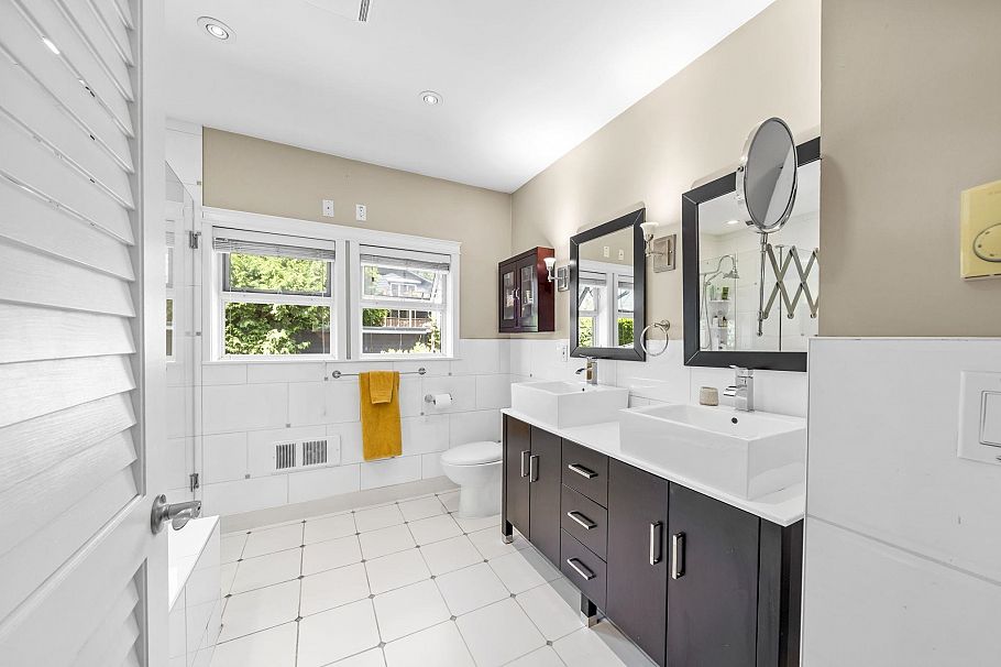 230 W 22nd Street North Vancouver, BC - 18
