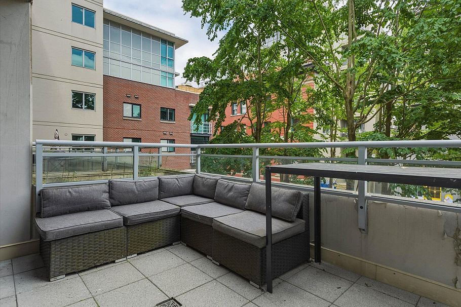 303 100 E Esplanade North Vancouver, BC - 20
