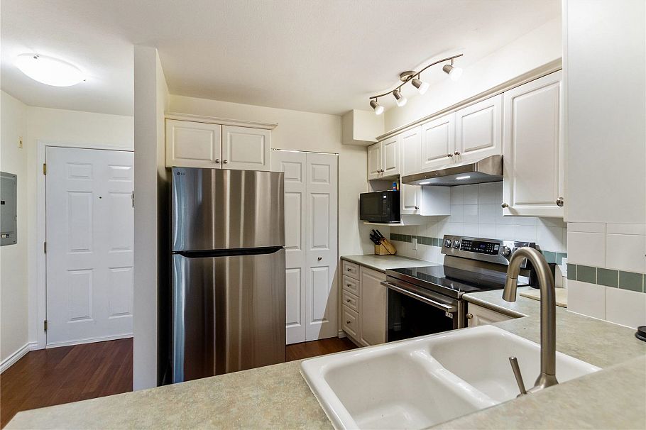 204 155 E 3rd Street North Vancouver, BC - 8