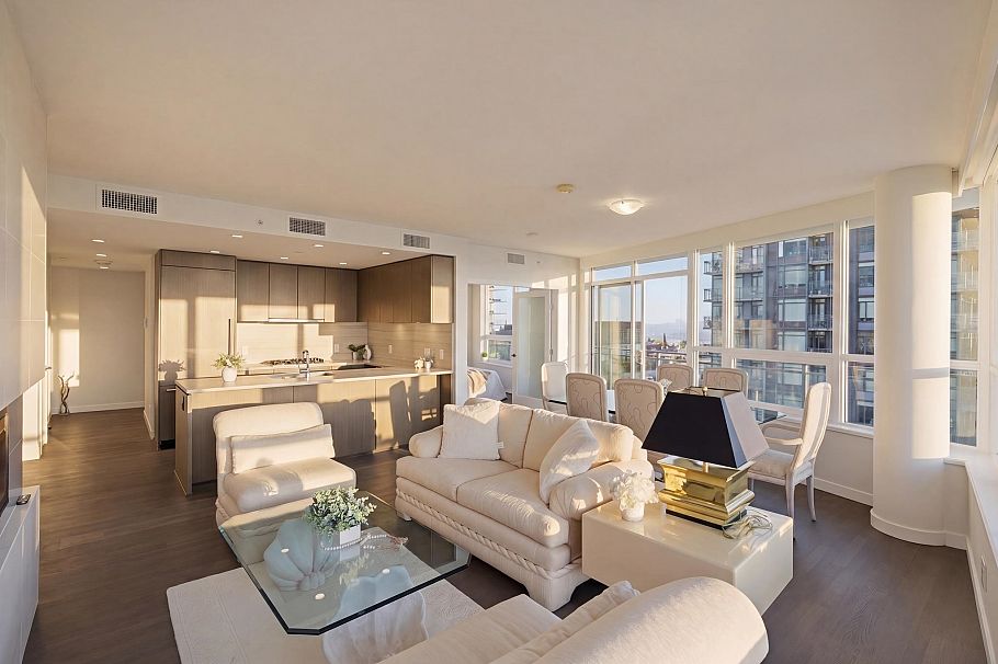 906 112 E 13th Street North Vancouver, BC - 13