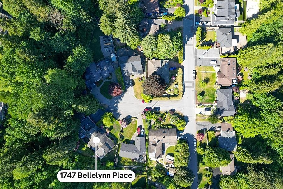 1747 Bellelynn Place North Vancouver, BC - 38