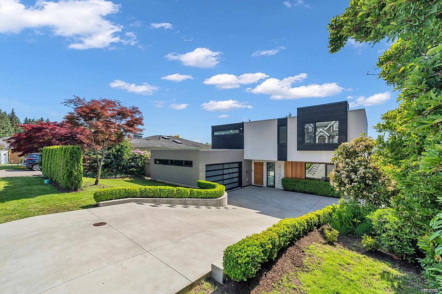 4275 Chelsea Crescent North Vancouver, BC - 2
