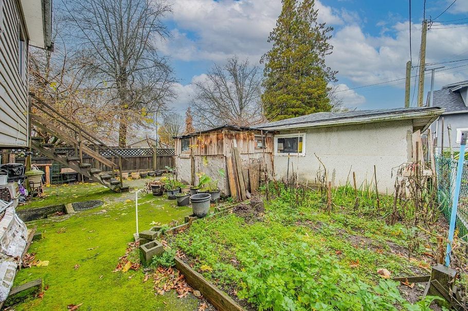 1805 E 51st Avenue Vancouver, BC - 2
