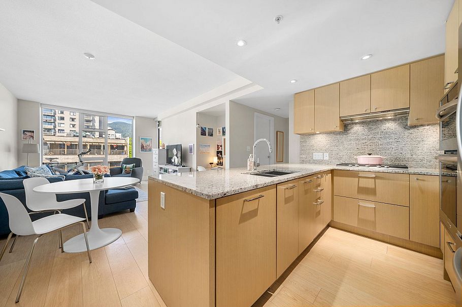 311 150 W 15 Street North Vancouver, BC - 2