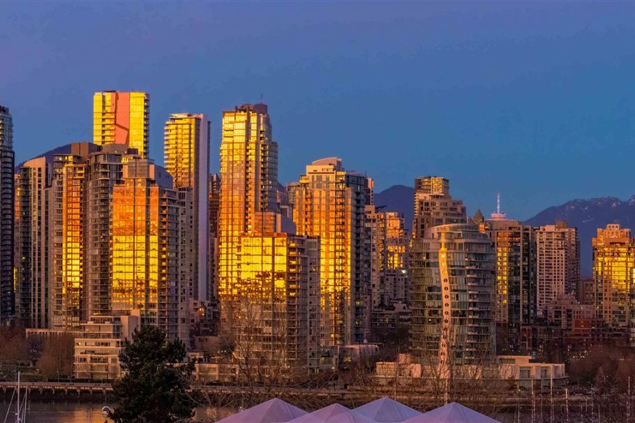 1261 W 7th Avenue Vancouver, BC - 1