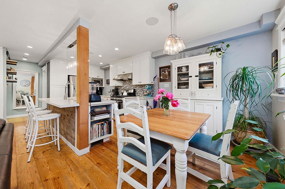 1126 Premier Street North Vancouver, BC - 11