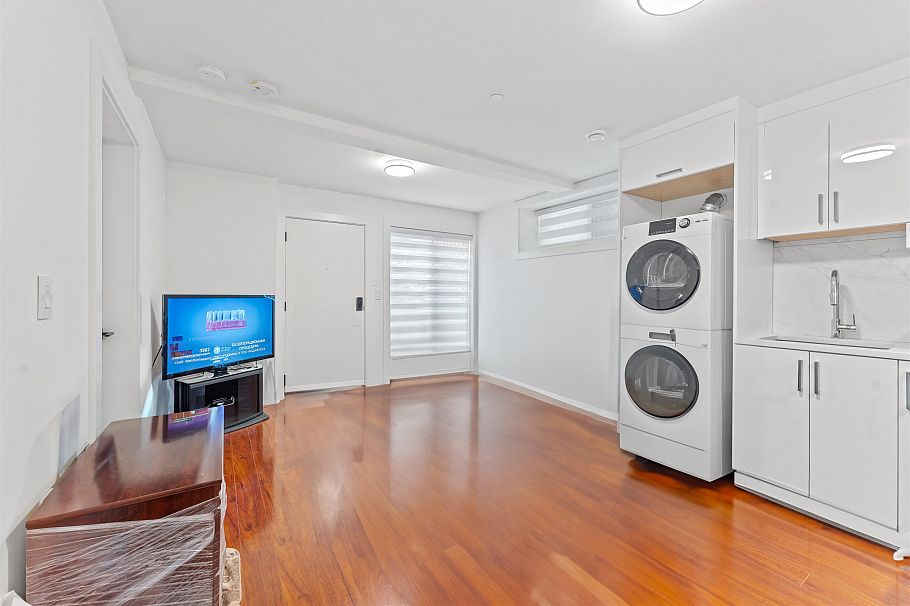 2719 E 46th Avenue Vancouver, BC - 25