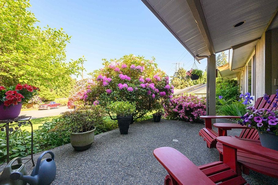 1747 Bellelynn Place North Vancouver, BC - 33