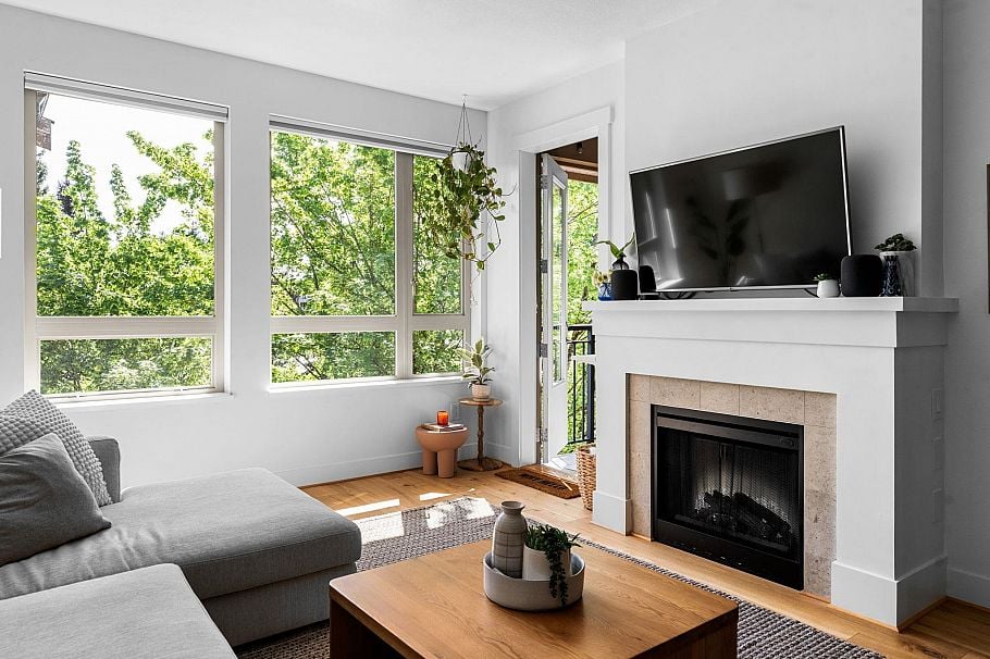 412 2601 Whiteley Court North Vancouver, BC - 3