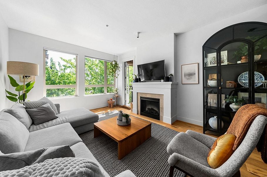 412 2601 Whiteley Court North Vancouver, BC - 2