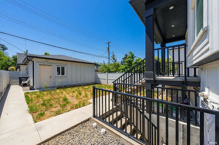 1620 E 53rd Avenue Vancouver, BC - 28
