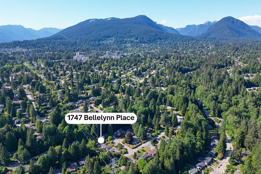 1747 Bellelynn Place North Vancouver, BC - 40