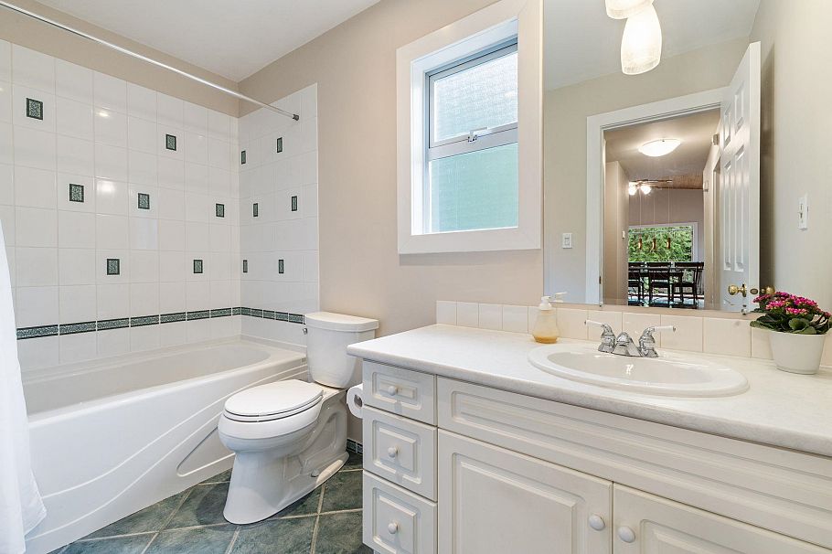 676 Wellington Drive North Vancouver, BC - 22