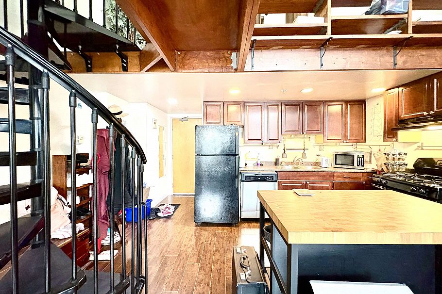406 933 Seymour Street Vancouver, BC - 2