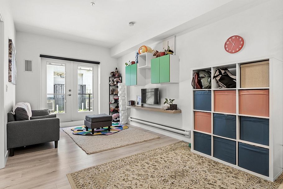 102 2688 Duke Street Vancouver, BC - 1