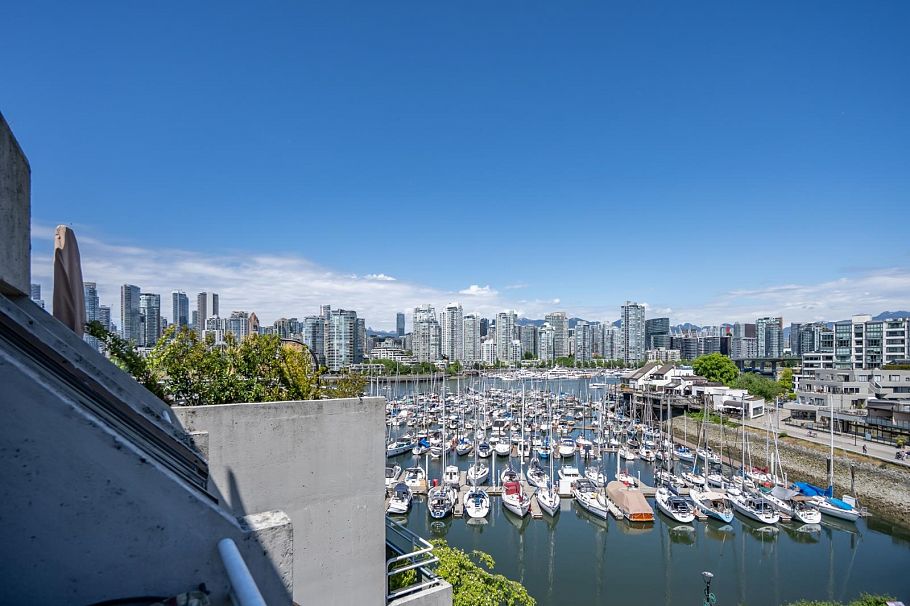 313 674 Leg In Boot Square Vancouver, BC - 22