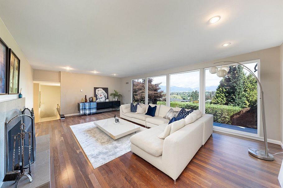 4393 Puget Drive Vancouver, BC - 1