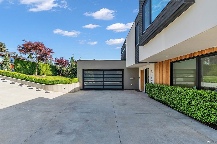 4275 Chelsea Crescent North Vancouver, BC - 4