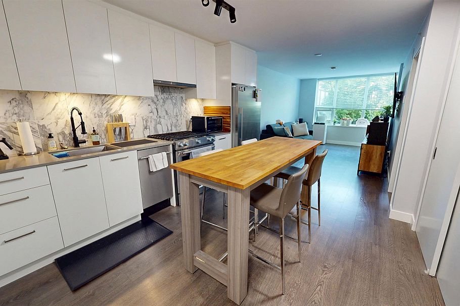 201 231 E Pender Street Vancouver, BC - 2